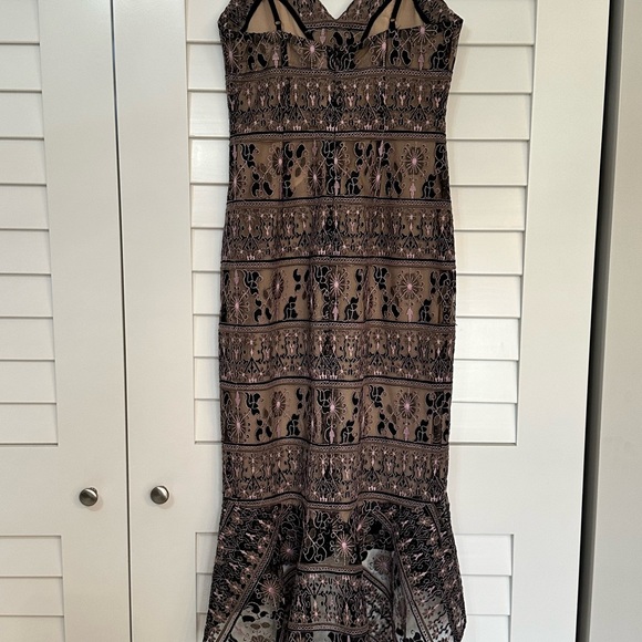 Elliatt Embroidered Floral MIDI Dress - Picture 7 of 11